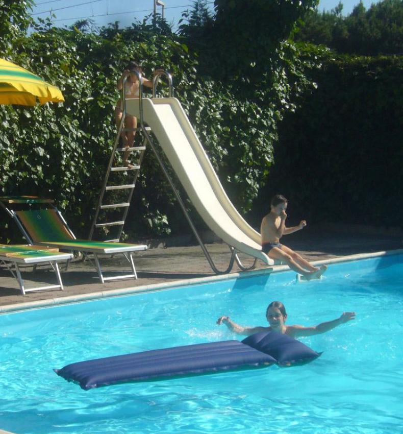 hotels-elcid-campeador en rimini-apartment-complex-with-swimming-pool 010